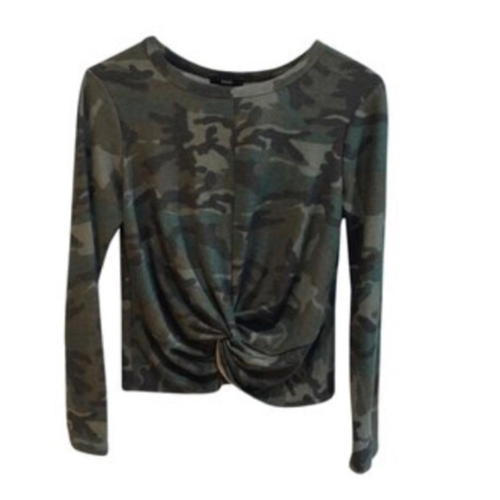 Drew front twist top